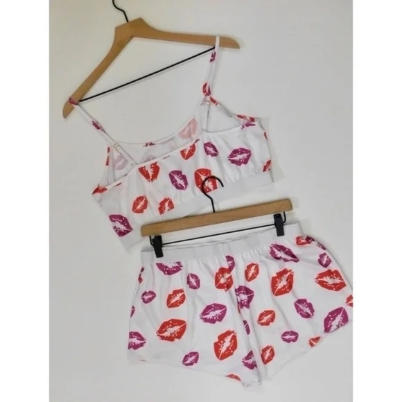 NEW!! HOT LIPS Lipstick Kiss Cropped Loungewear Two Piece Set Top Shorts Large - Picture 6 of 10